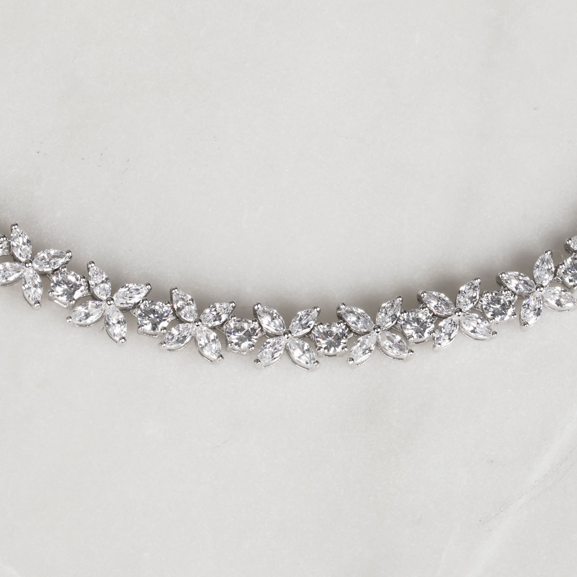 Markiz Taşlı Su Yolu Kolye