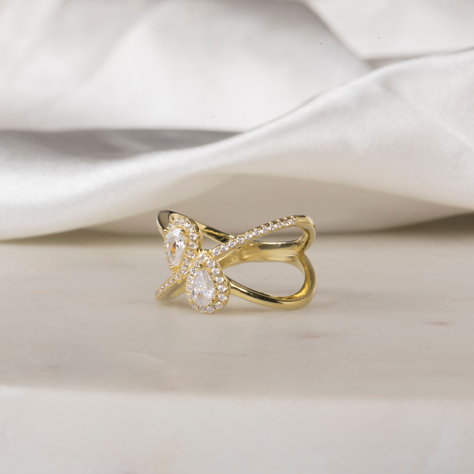 Minimal Damla Taşlı Yüzük