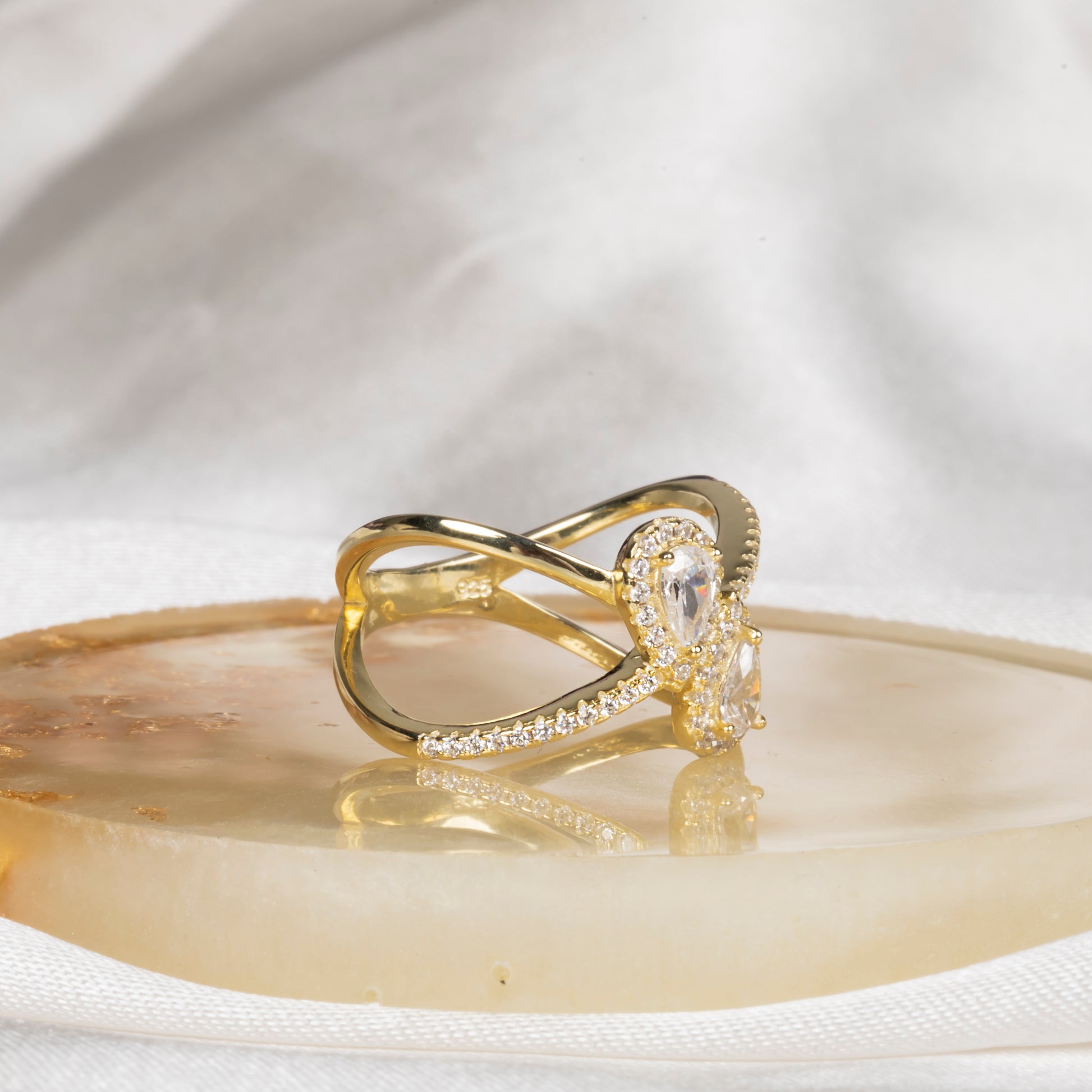 Minimal Damla Taşlı Yüzük