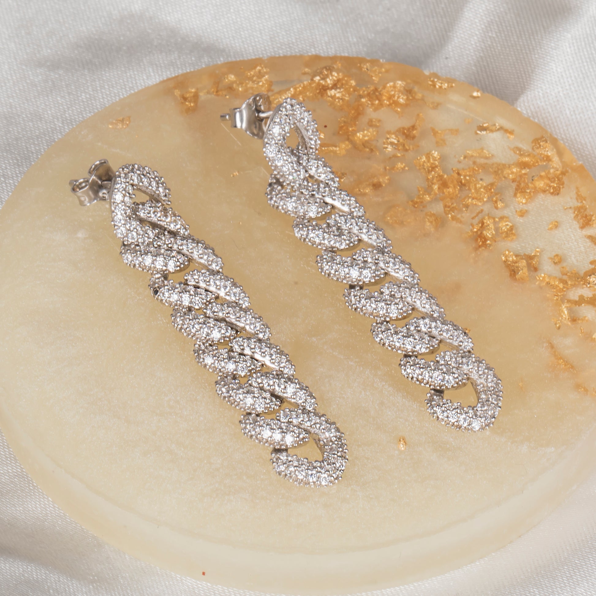 Taşlı Zincir Küpe