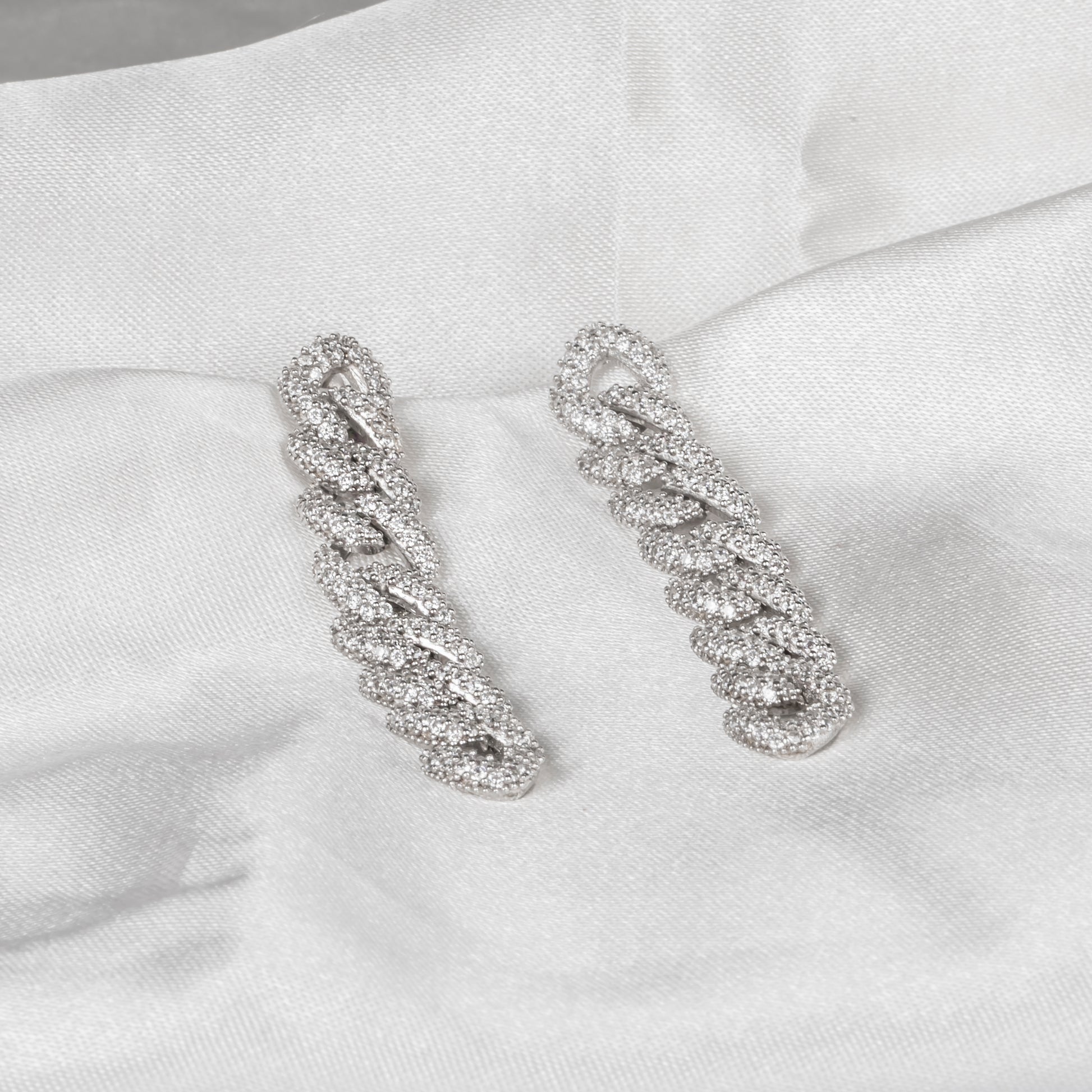 Taşlı Zincir Küpe