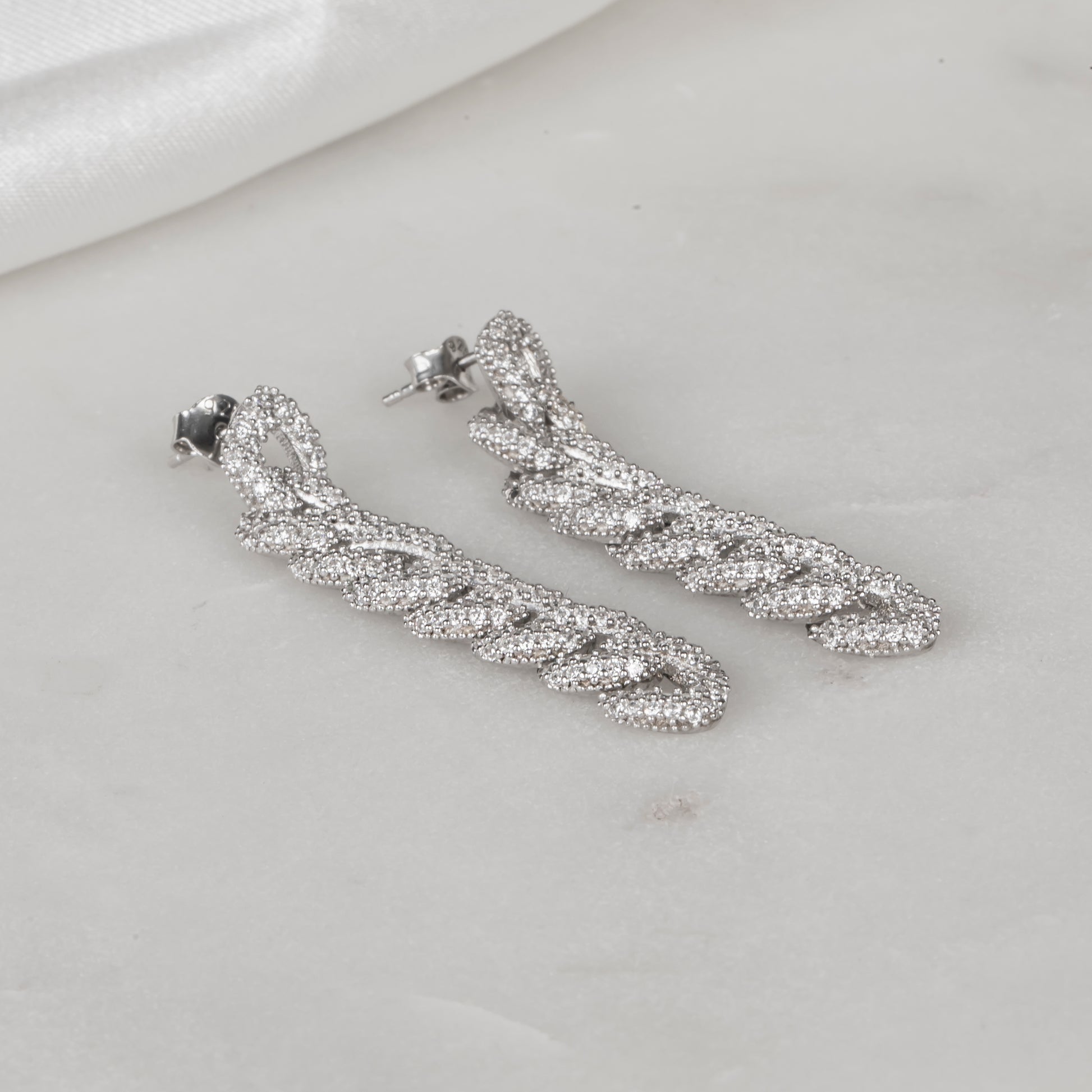 Taşlı Zincir Küpe