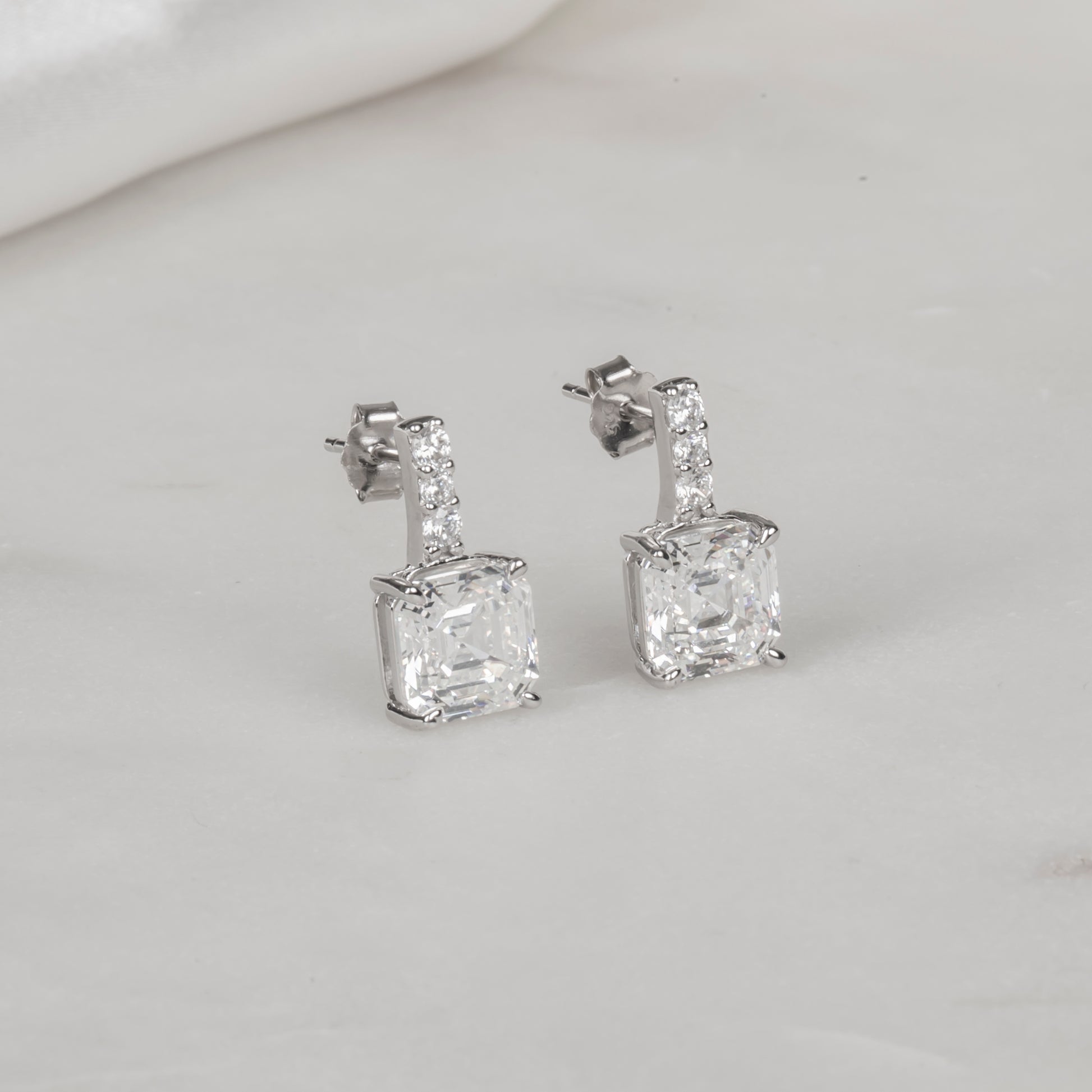 Baget Taşlı Tektaş Küpe