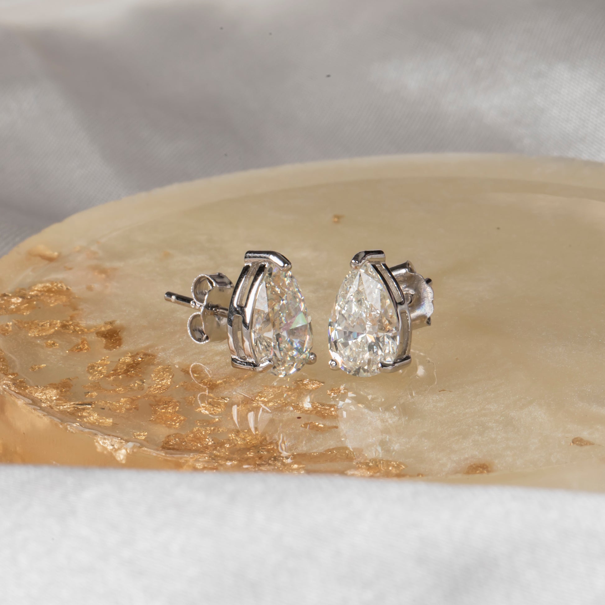 Mozanit Taşlı Tektaş Küpe