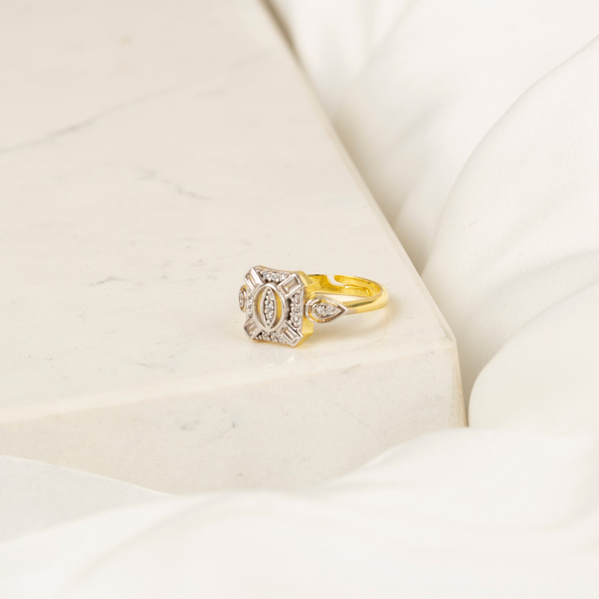 Minimal Cusshion Taşlı Yüzük