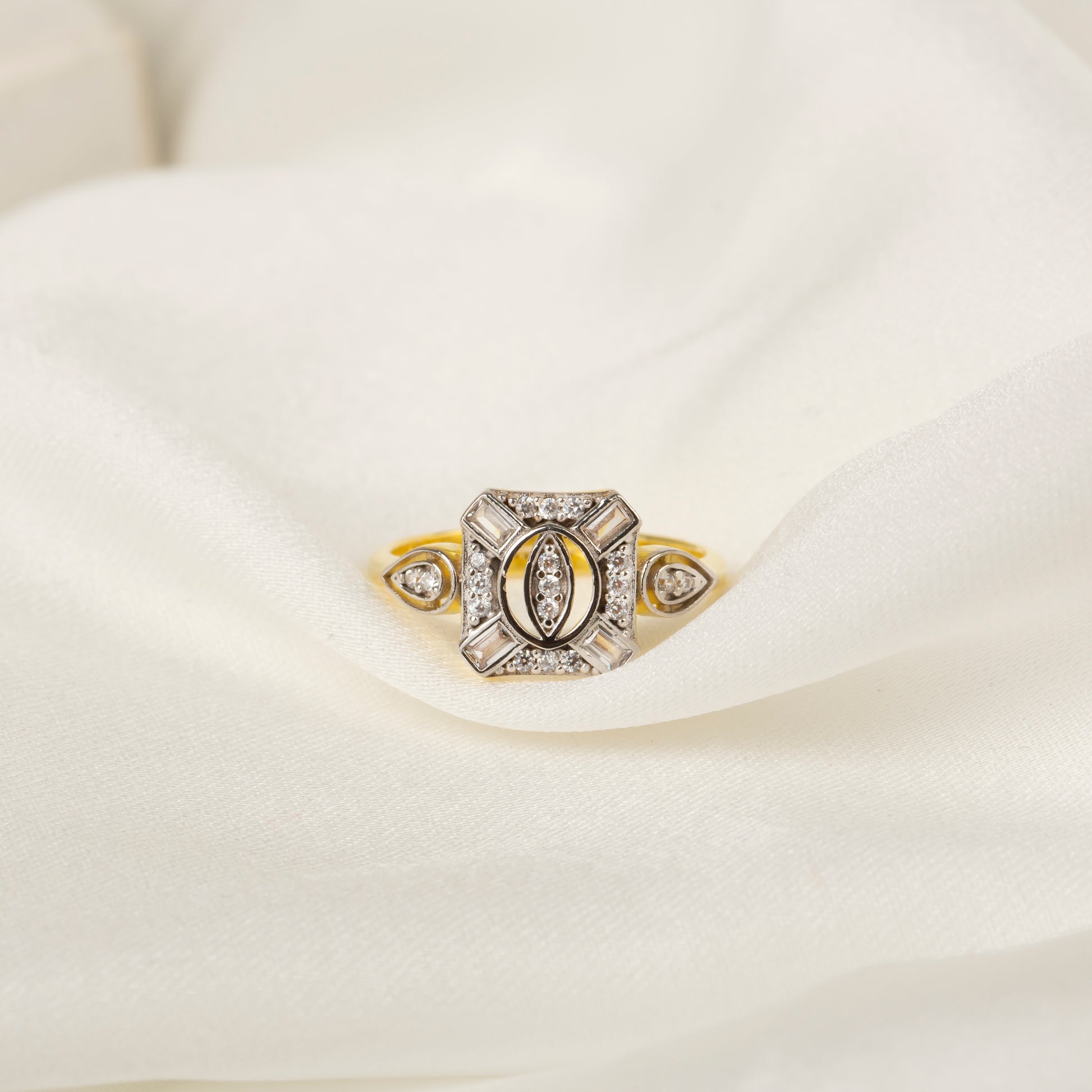 Minimal Cusshion Taşlı Yüzük