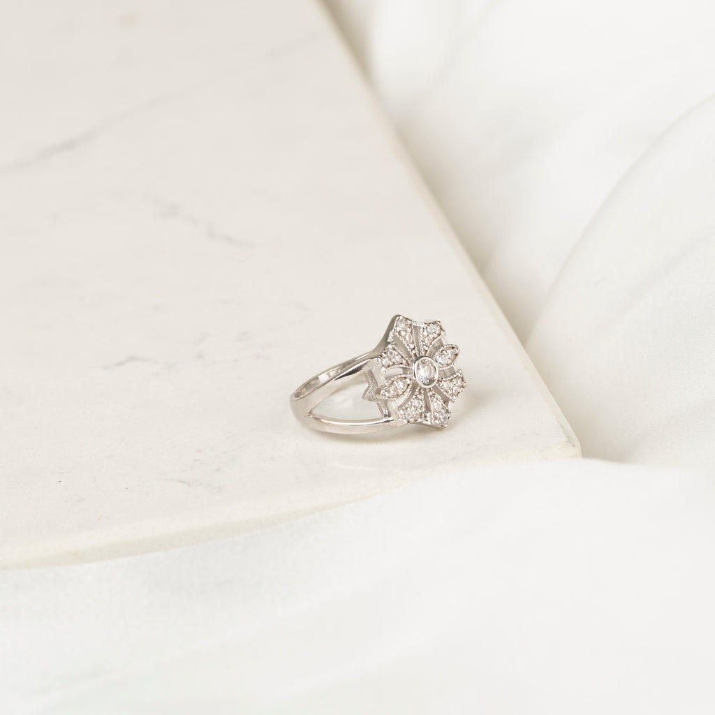 Minimal Taşlı Yüzük