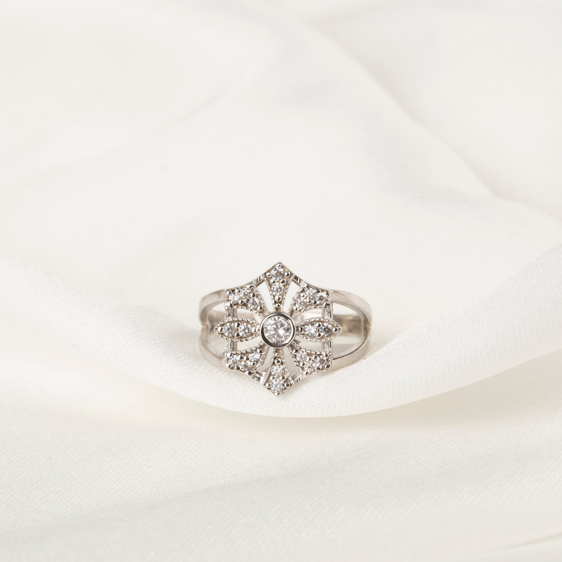 Minimal Taşlı Yüzük