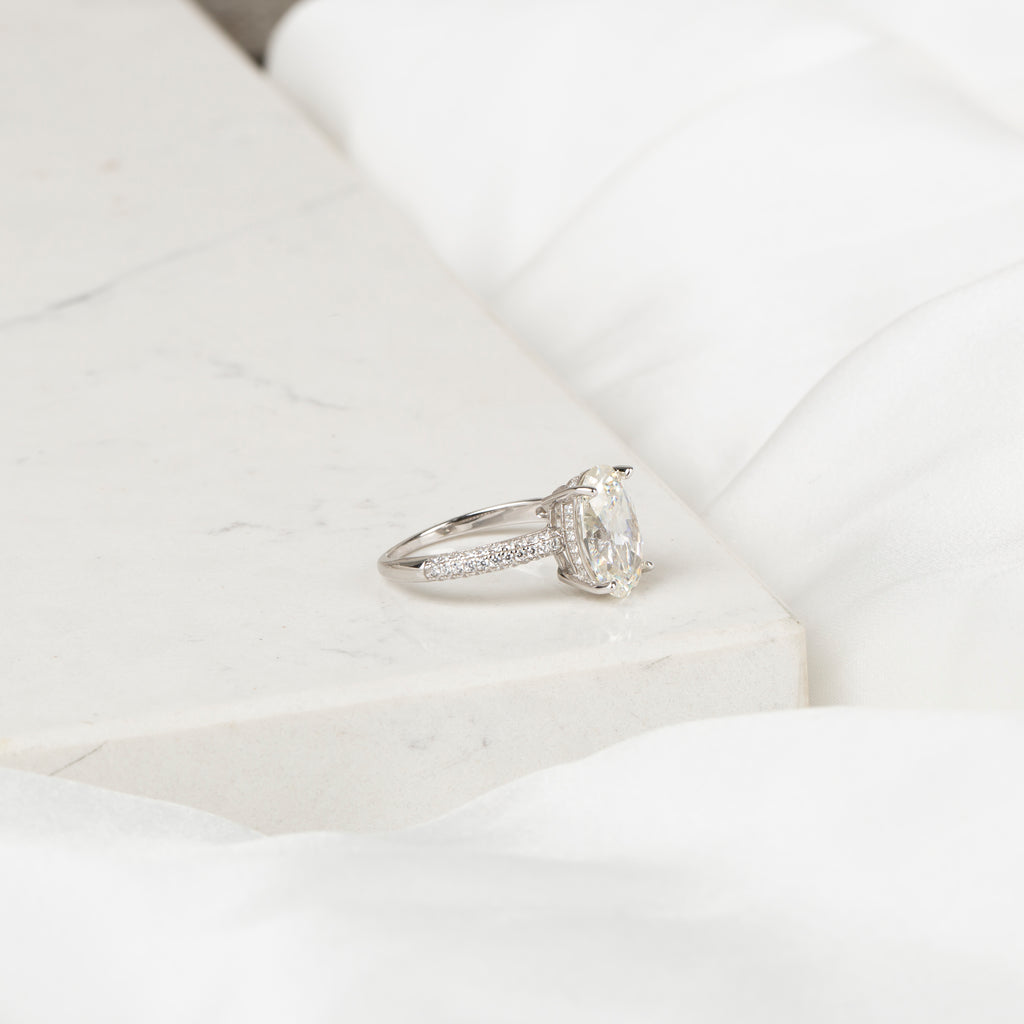 Oval Tektaş Yüzük