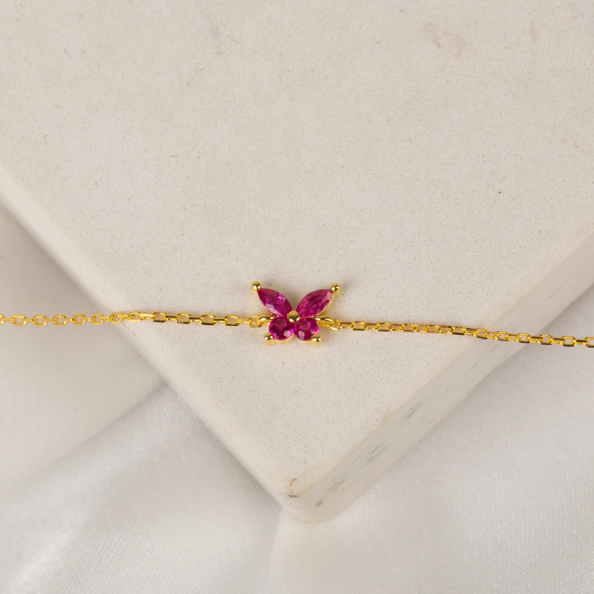 Kımızı Taşlı Minimal Markiz Bileklik