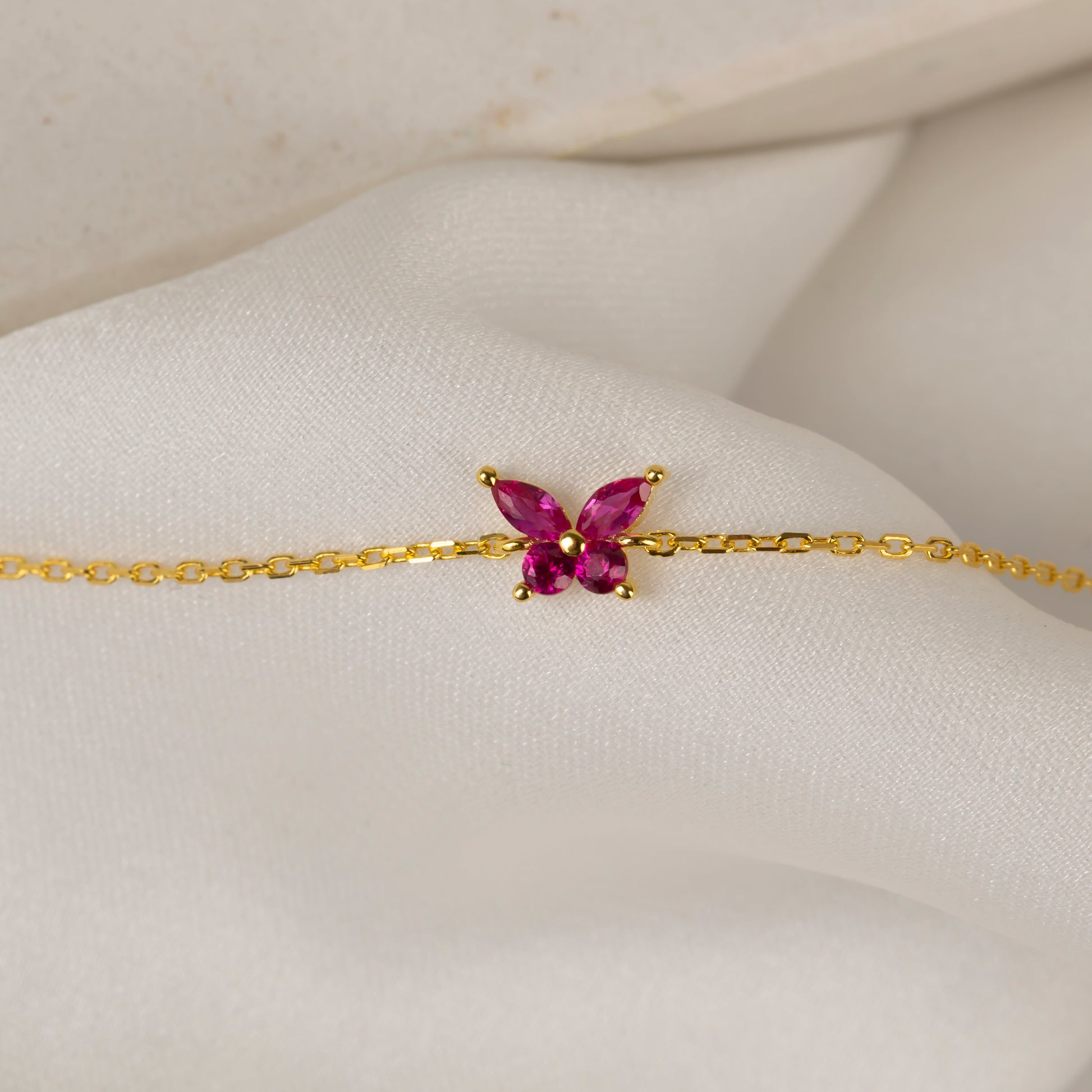 Kımızı Taşlı Minimal Markiz Bileklik