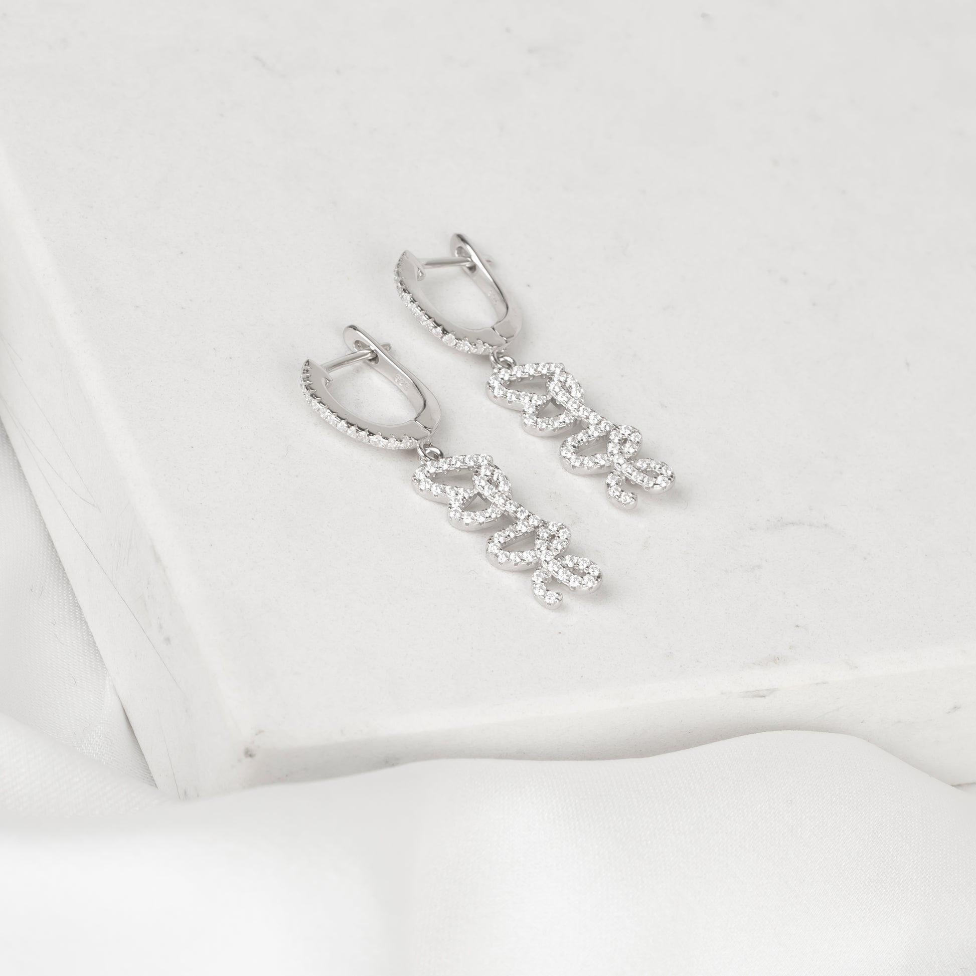 Minimal Taşlı Love Küpe