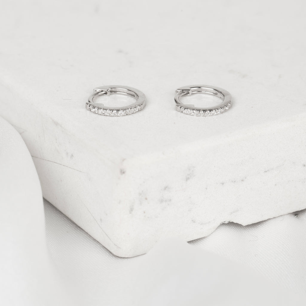 Minimal Taşlı Halka Küpe