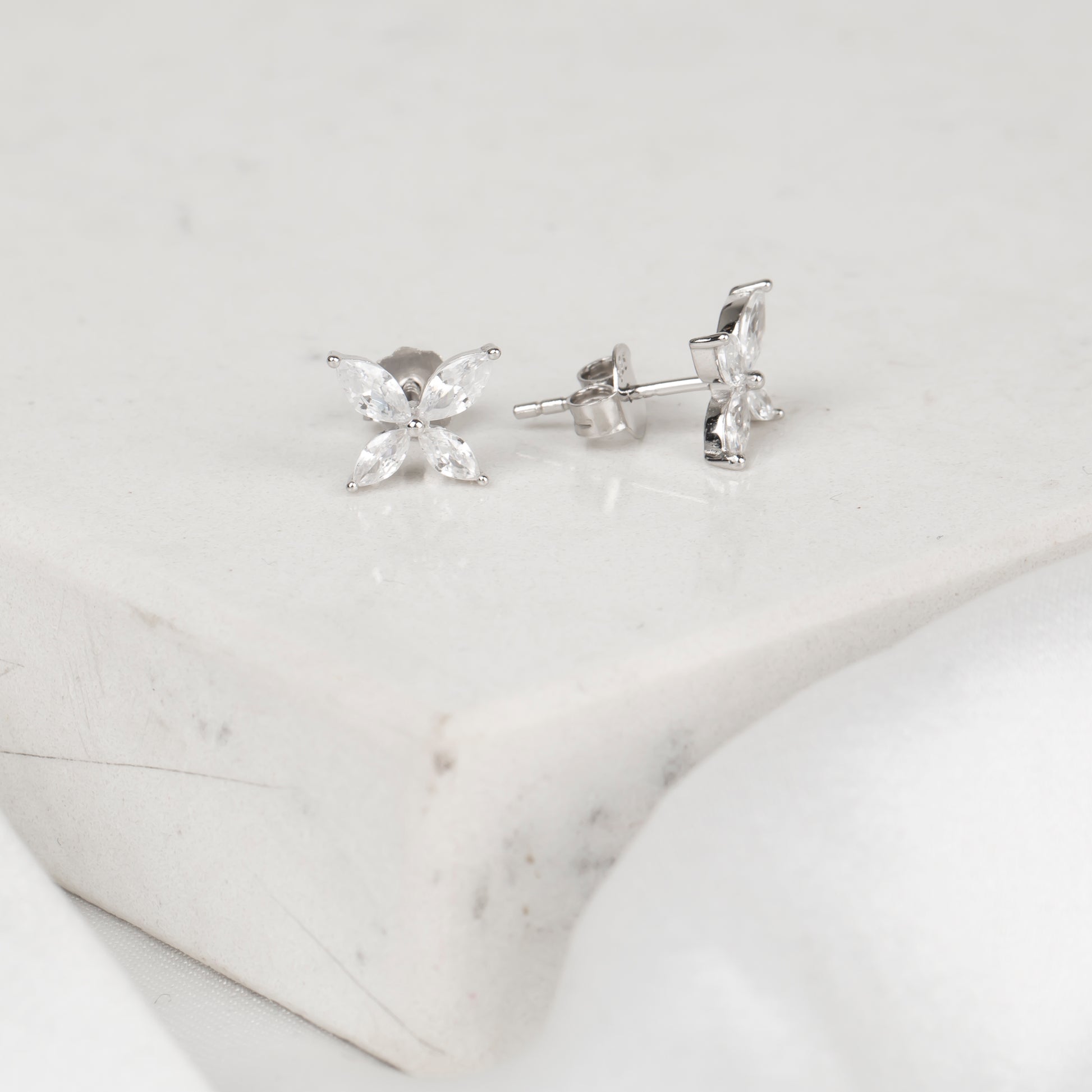 Markiz Taşlı Küpe