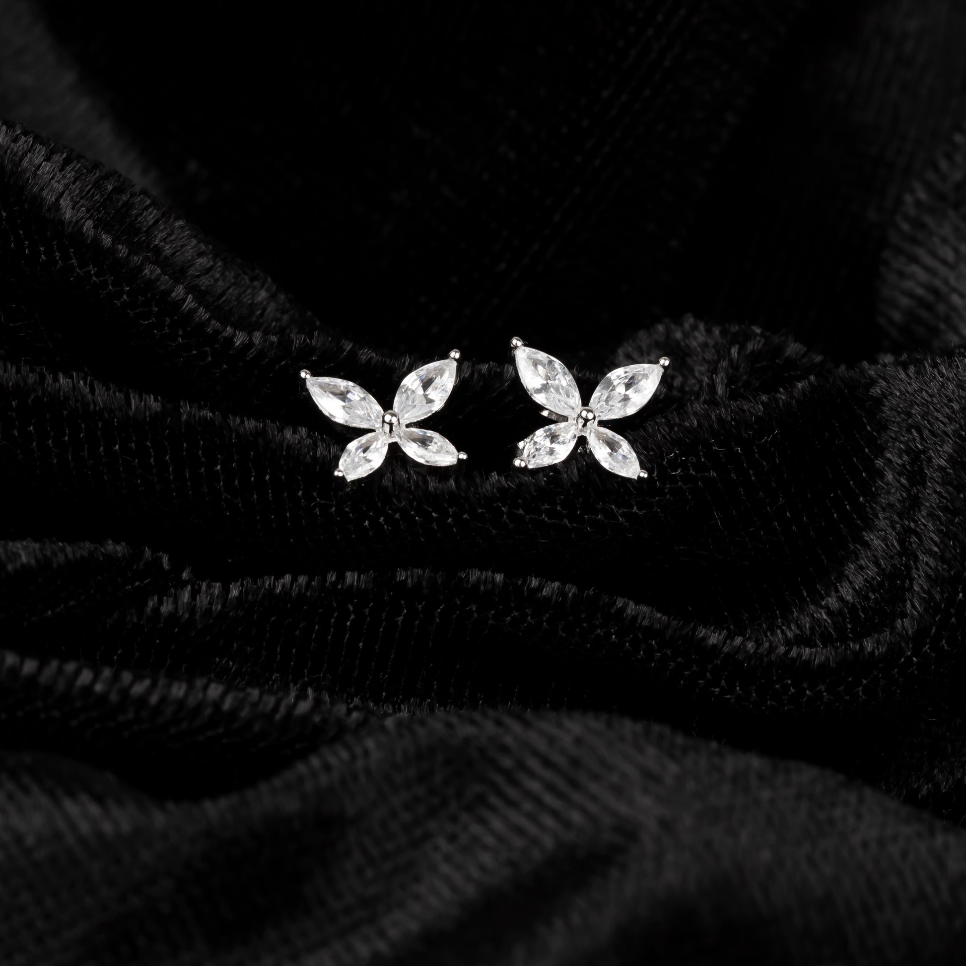 Markiz Taşlı Küpe