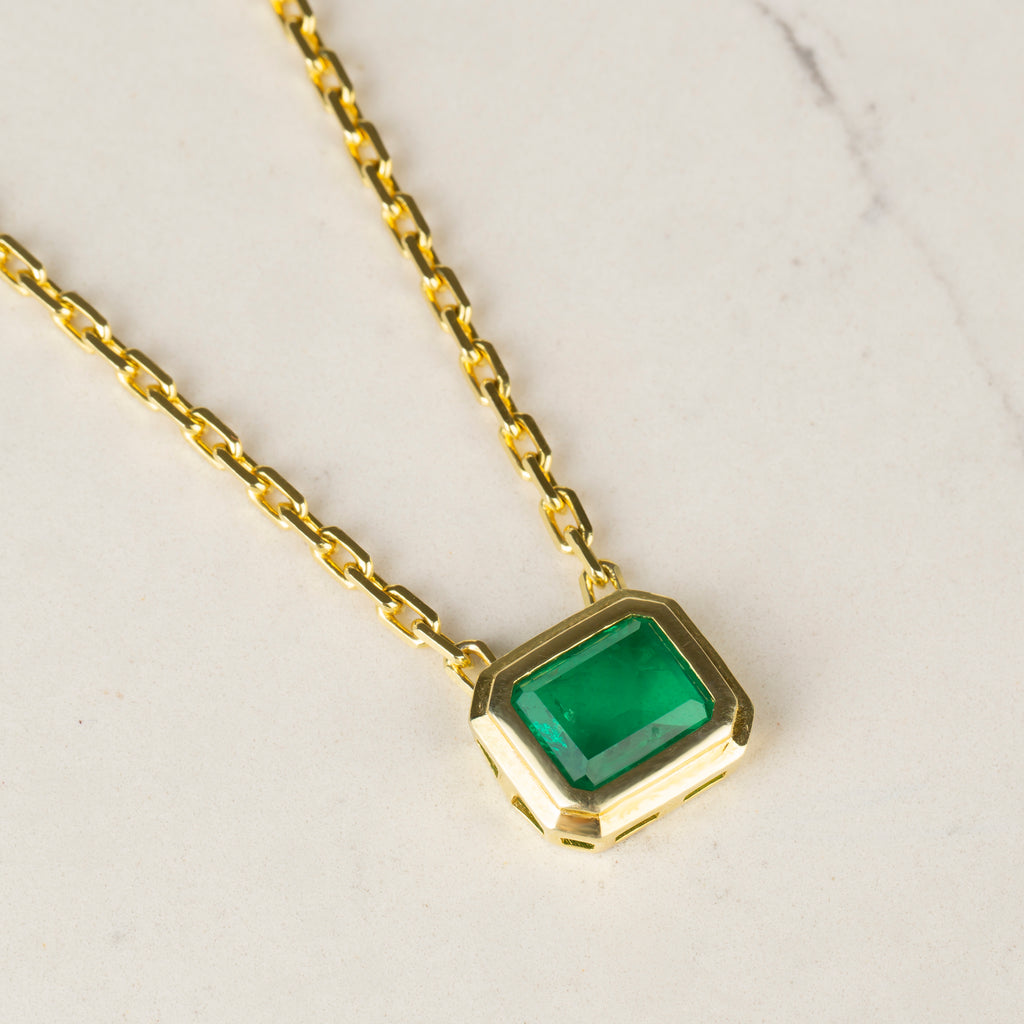 Zümrüt Taşlı Kolye