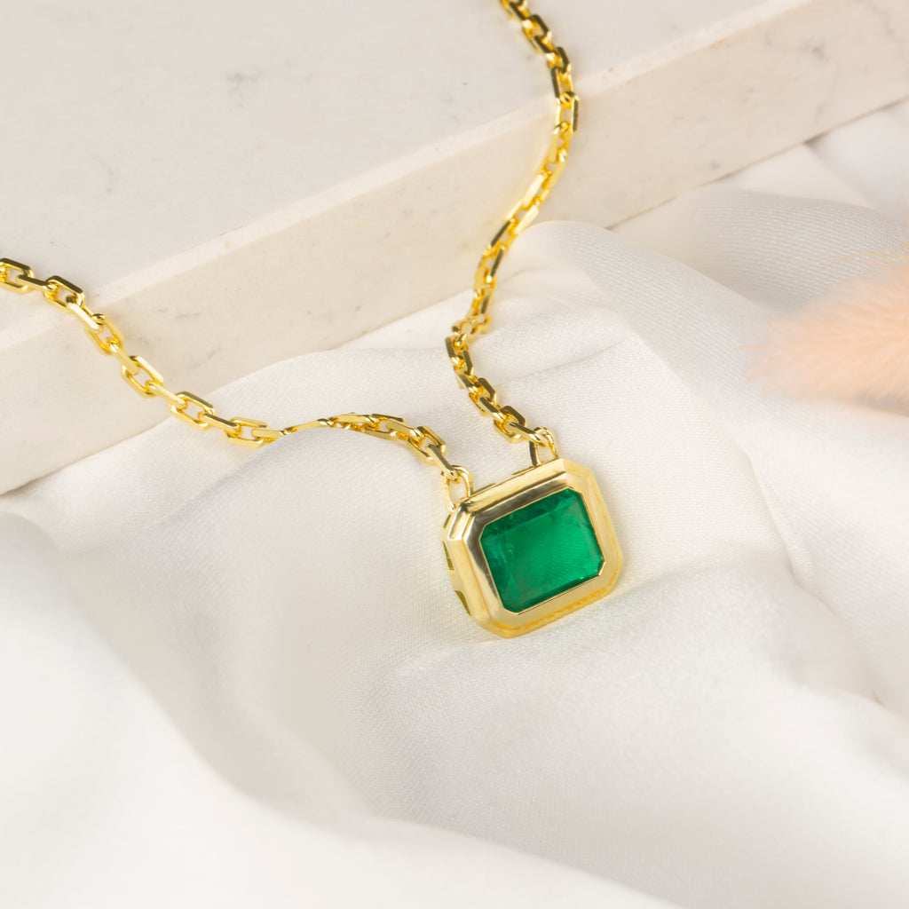 Zümrüt Taşlı Kolye