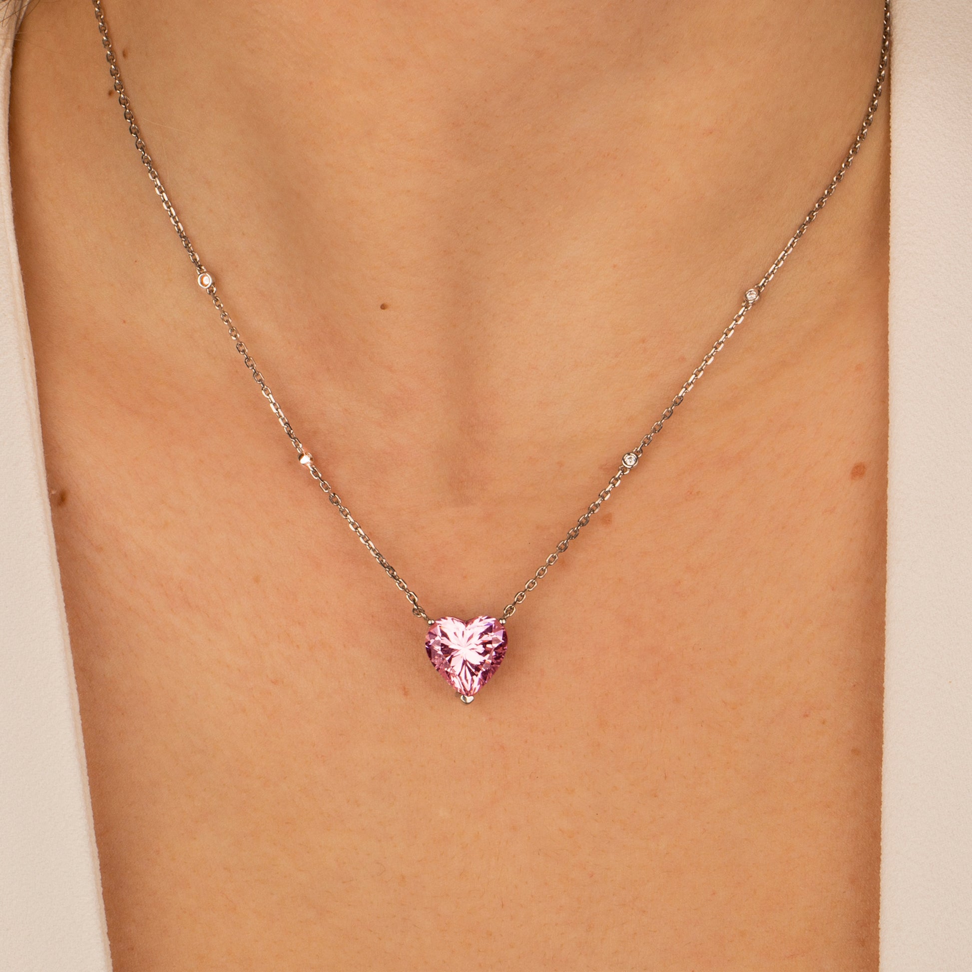 Pembe Taşlı Kalp Kolye
