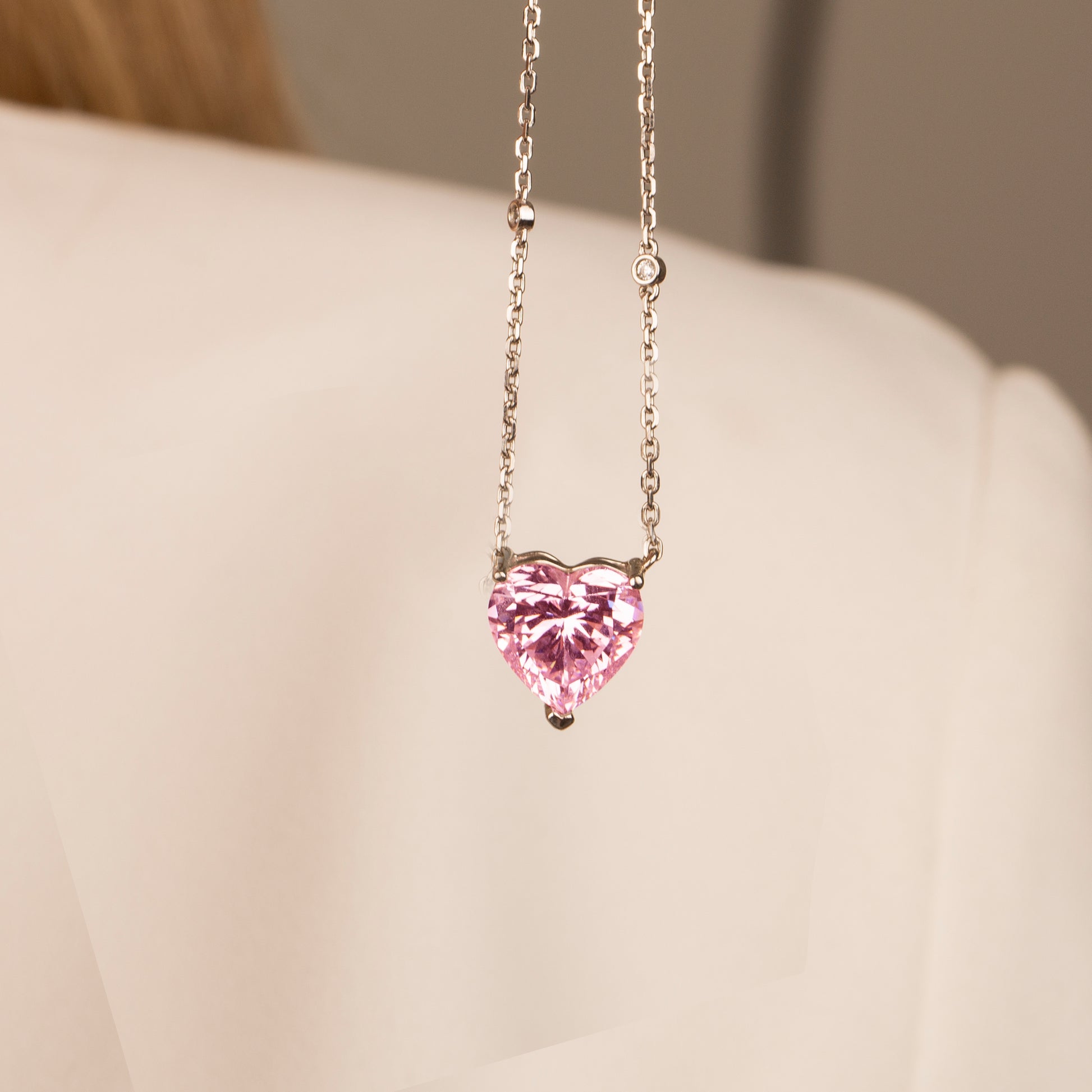Pembe Taşlı Kalp Kolye