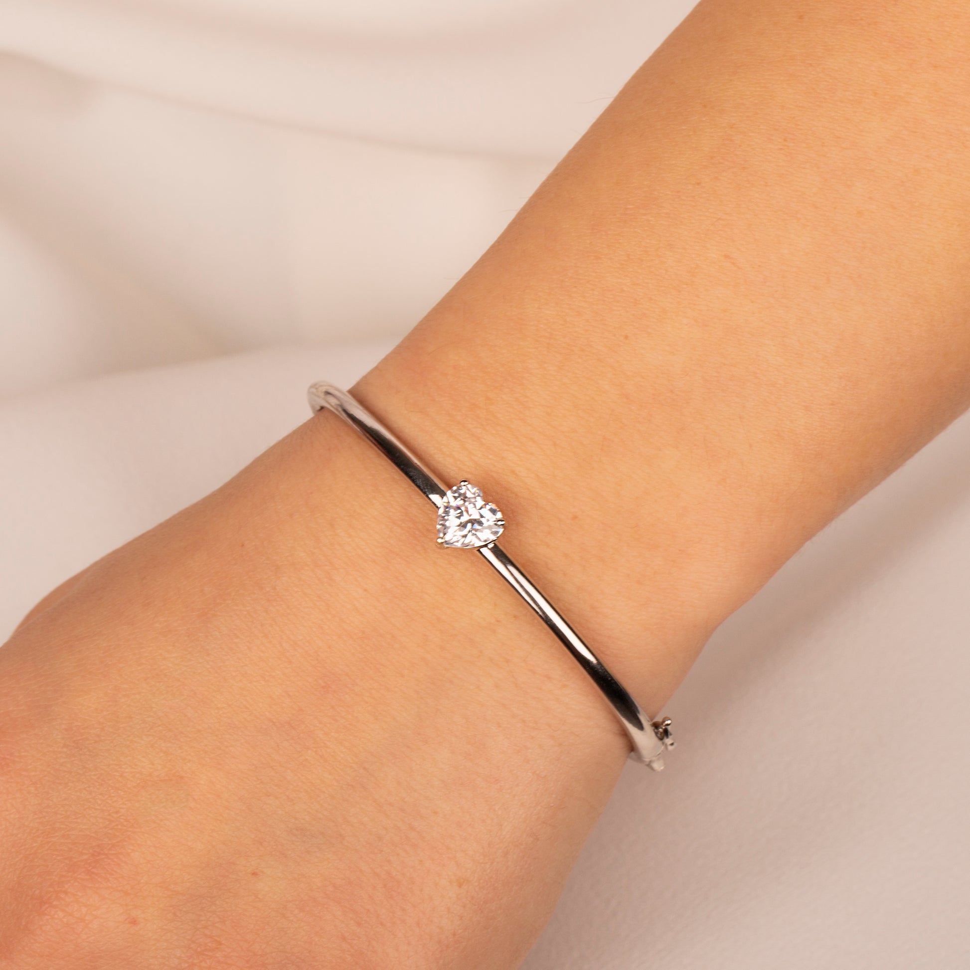 Kalp Taşlı Kelepçe Bileklik