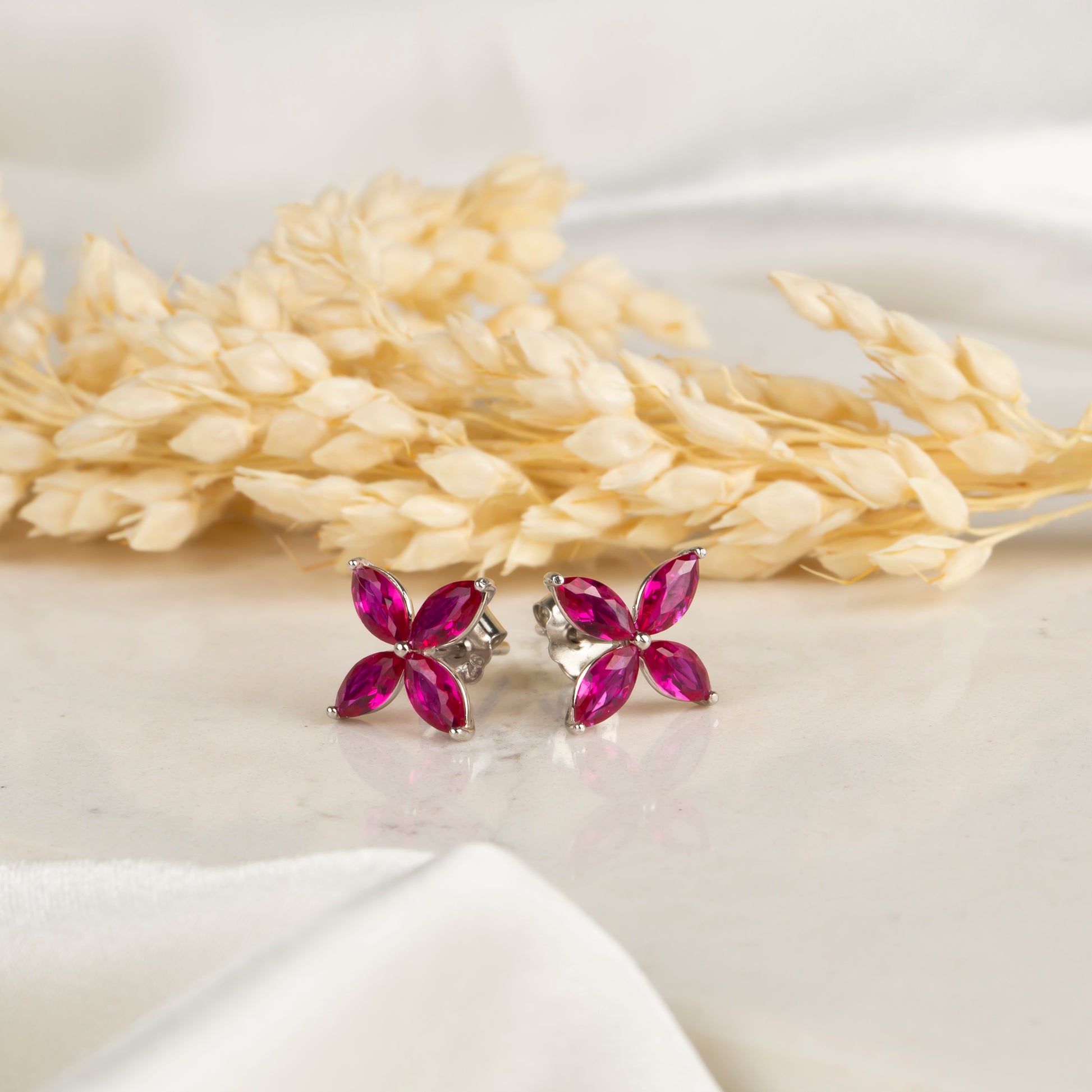 Markiz Kırmızı Taşlı Küpe