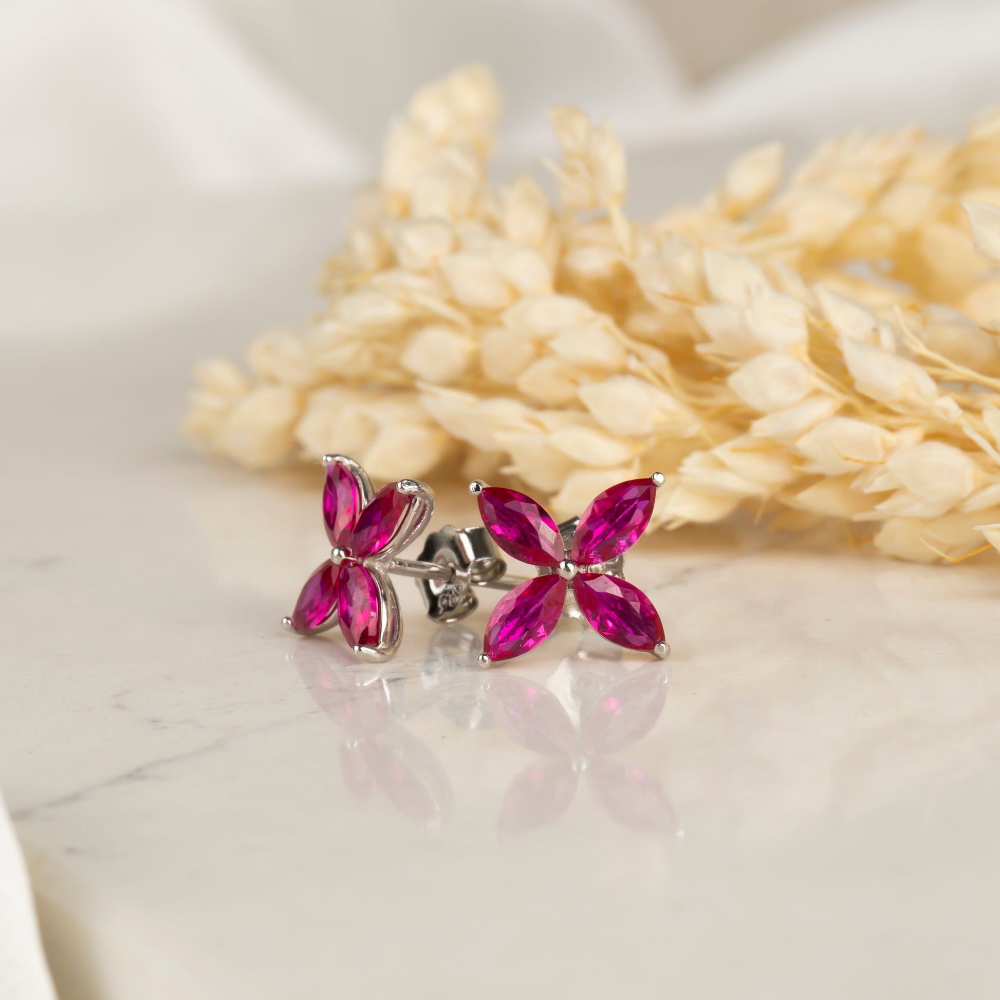 Markiz Kırmızı Taşlı Küpe