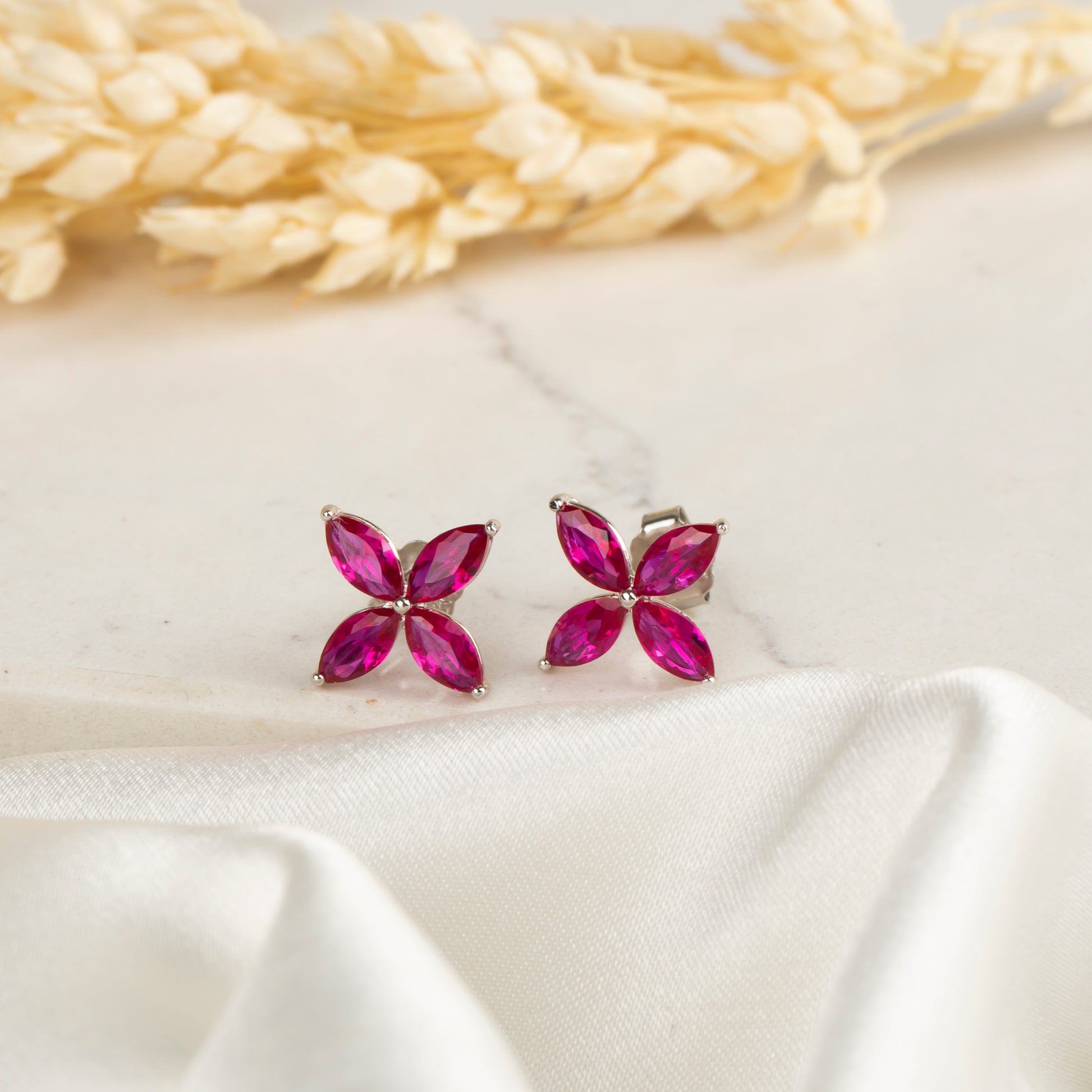 Markiz Kırmızı Taşlı Küpe