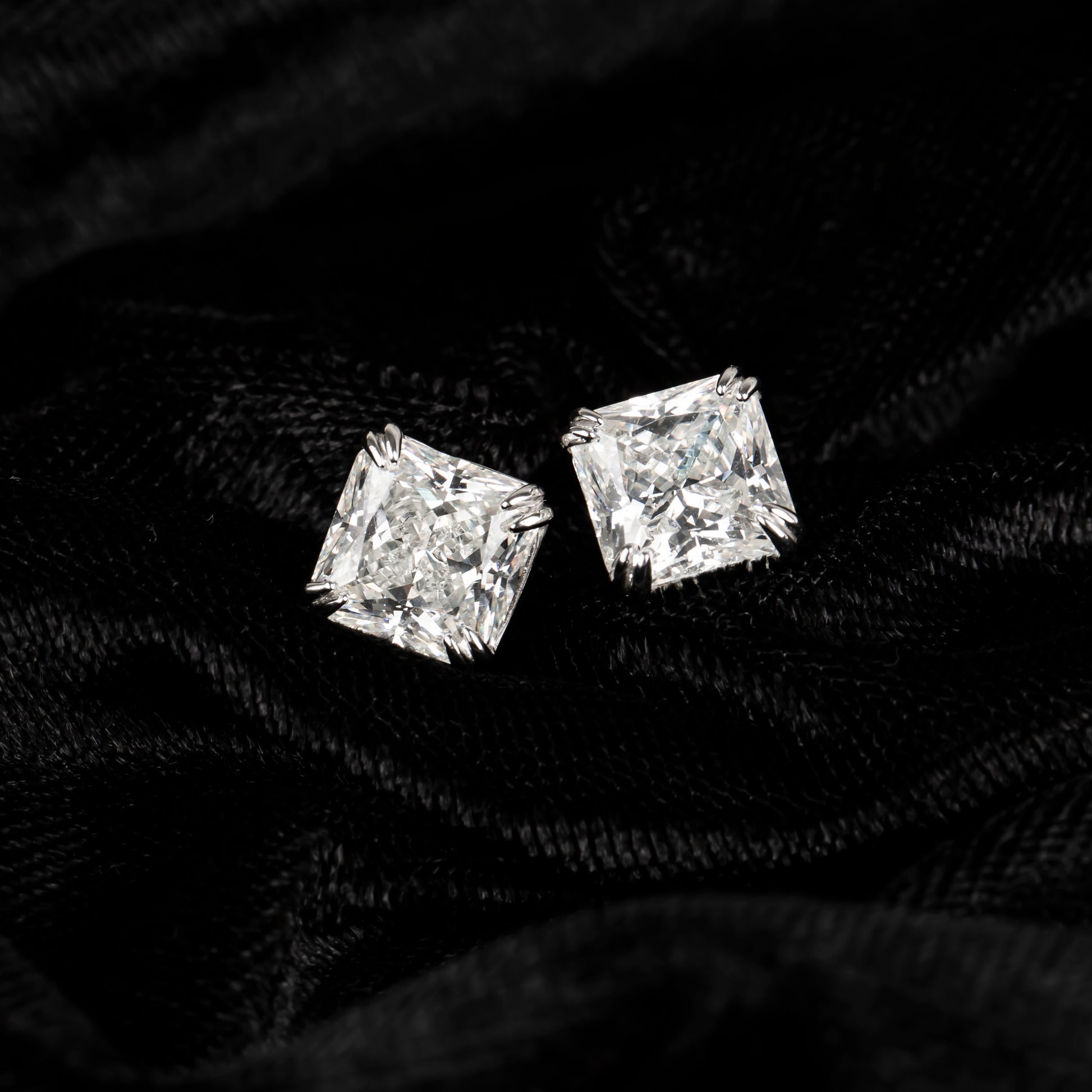 Mozanit Taşlı Küpe