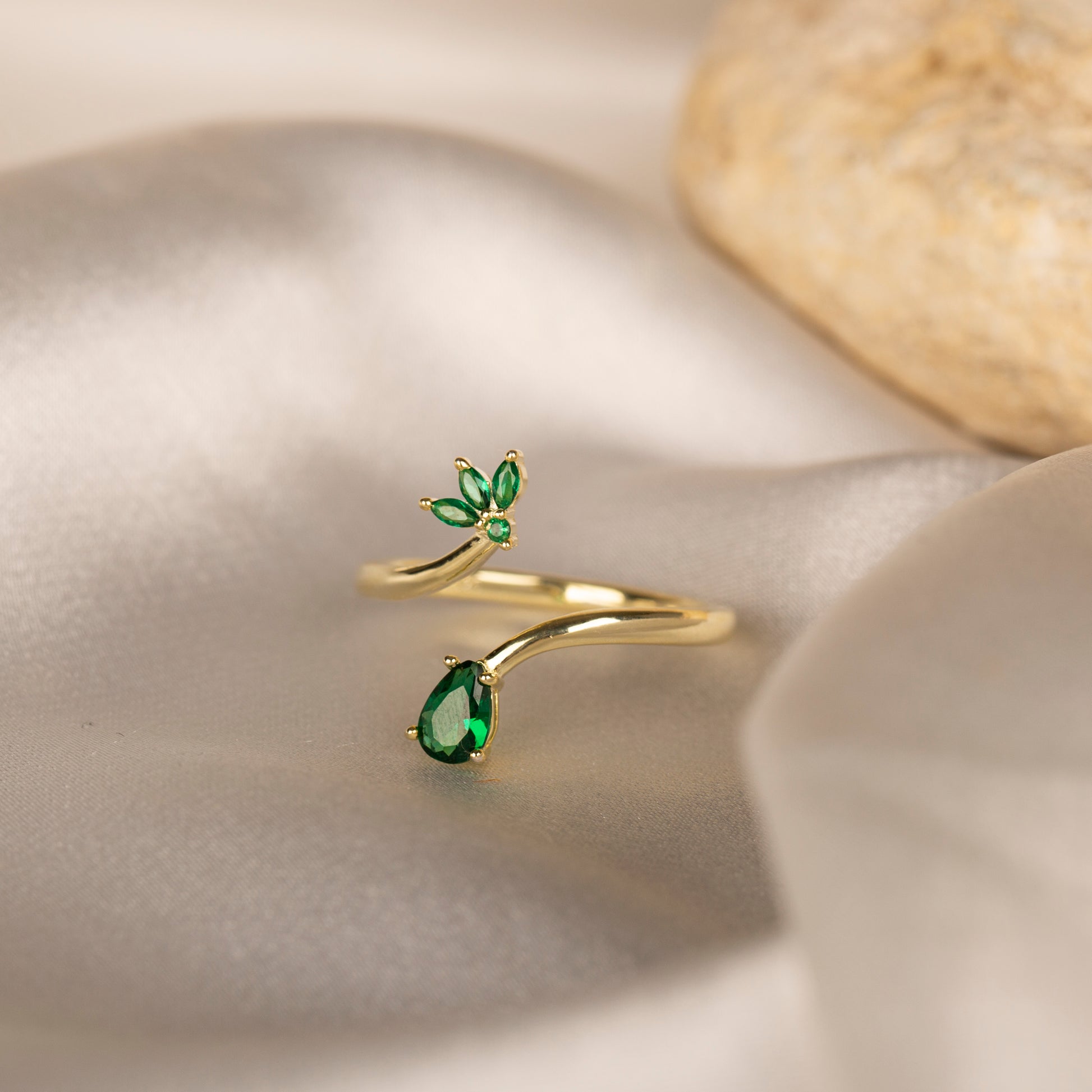 Minimal Damla Taşlı Yüzük