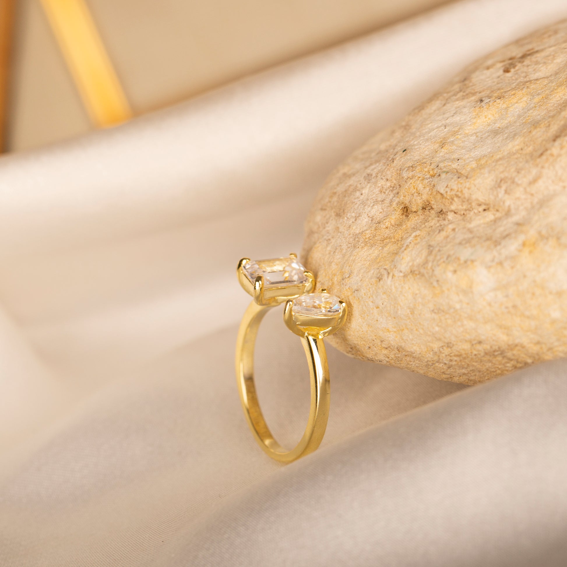 Minimal Damla Taşlı Yüzük