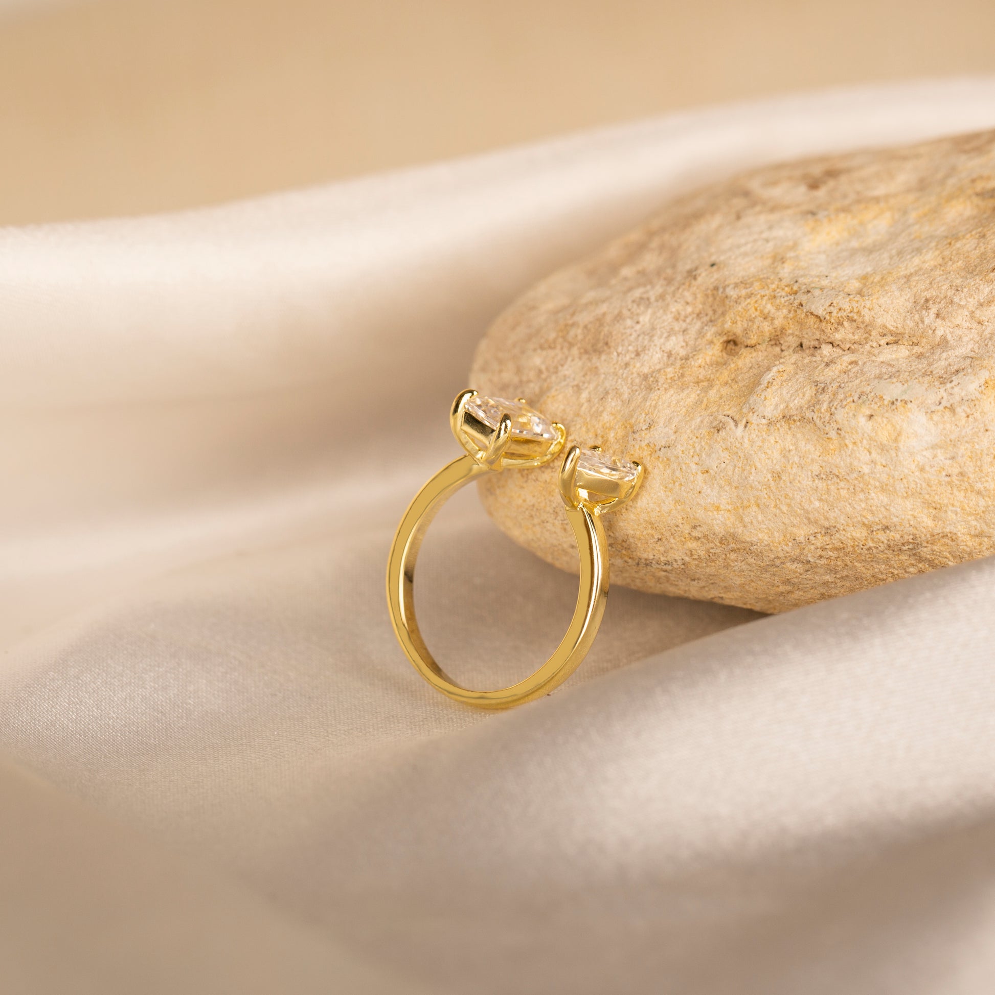 Minimal Damla Taşlı Yüzük