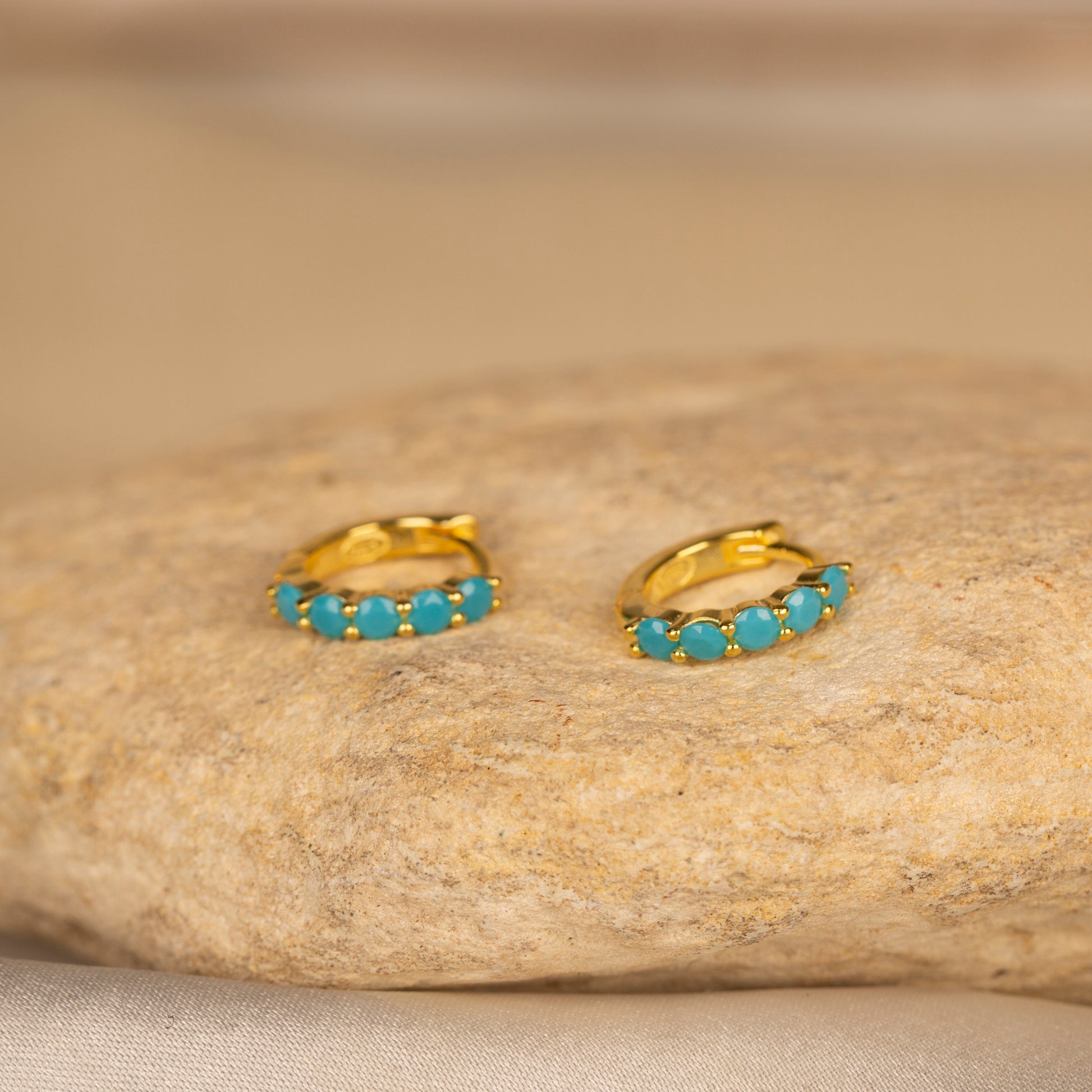 Mavi Taşlı Halka Küpe