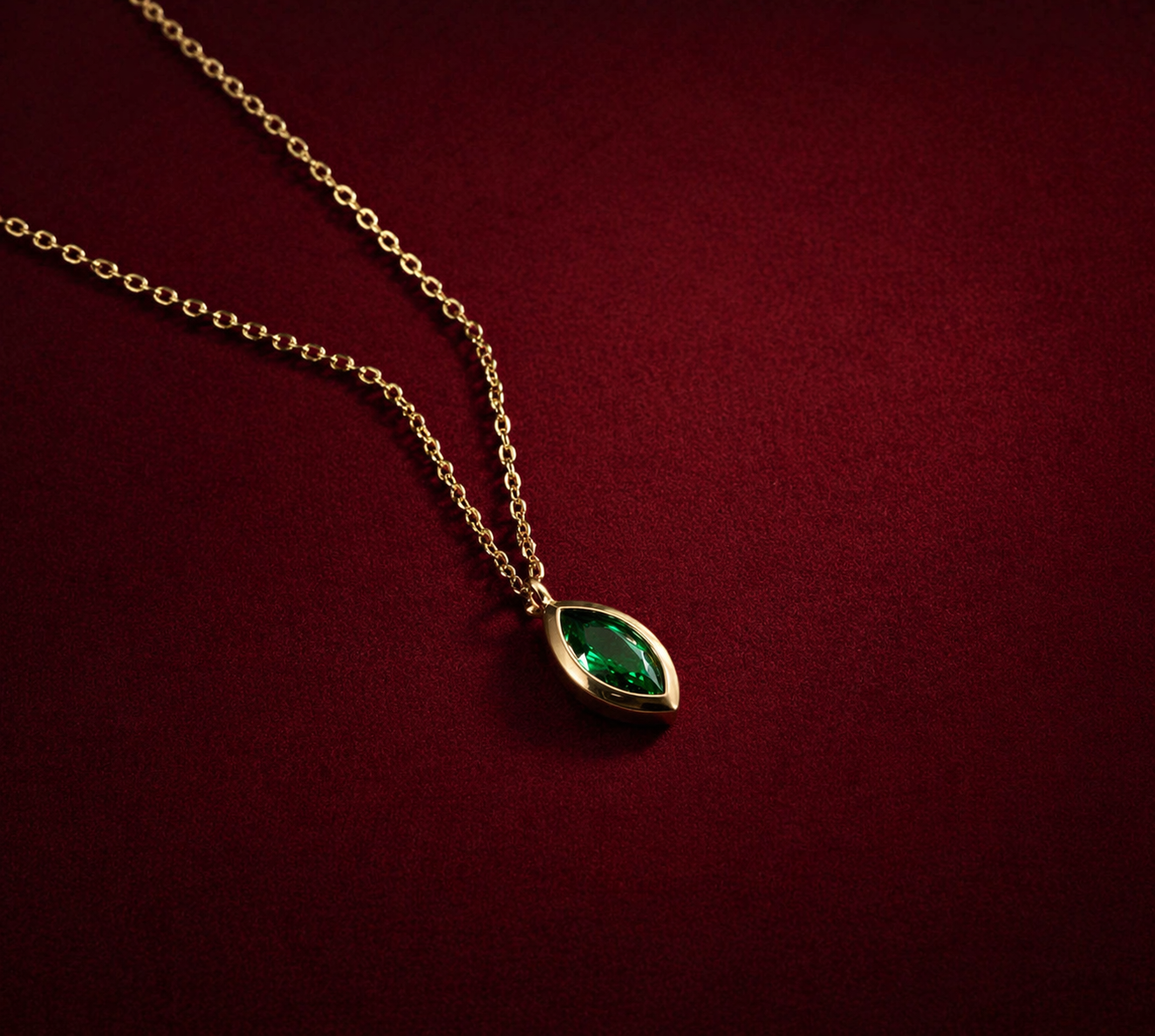 Mayıs Emerald Birthstone Kolye